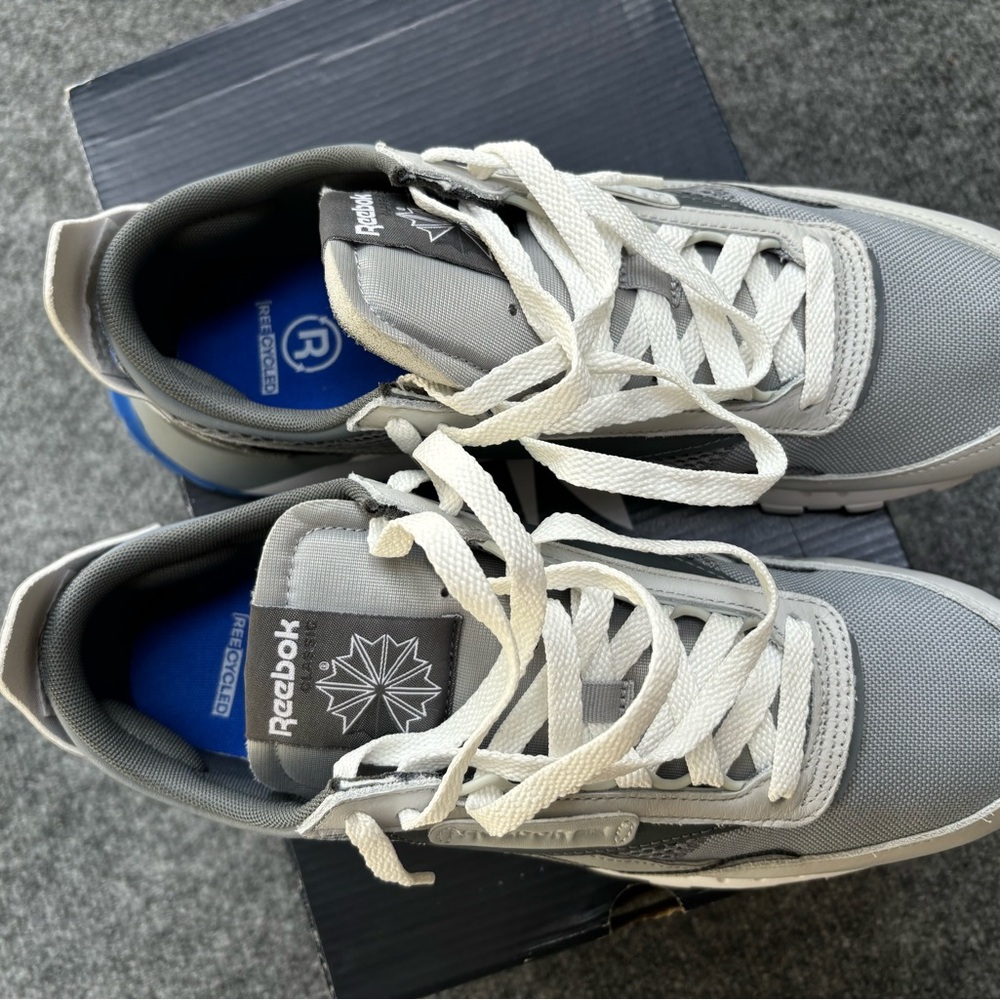 Men’s size 10 Reebok - Picture 4 of 6